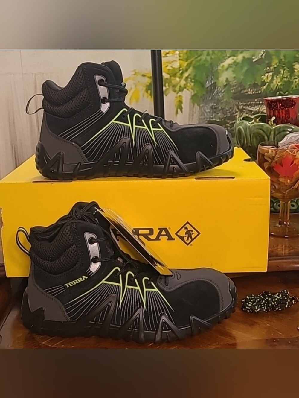 New in box! Terra Spider X Mid safety athletic boot Mens 5 black and lime